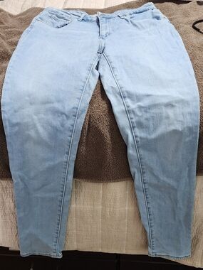 Levi's Light Wash Skinny Jeans - Pale Blue